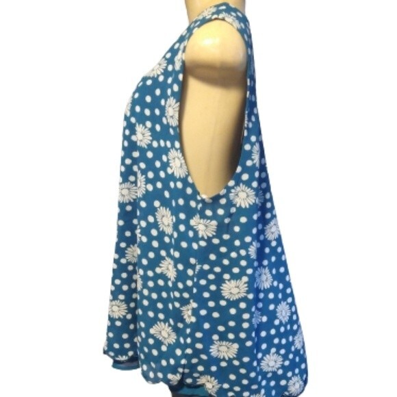 Blue Floral Top 2X - Picture 2 of 4